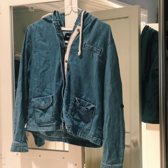 Light jean jacket w/ hoodie - Picture 1 of 1